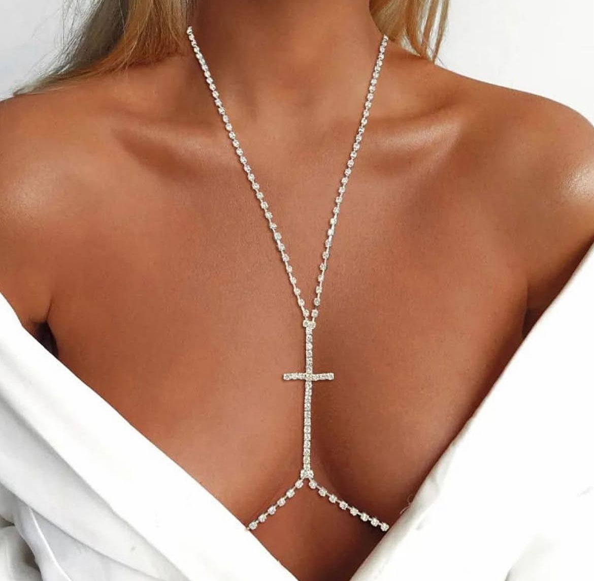 Body Chain Aurea: cadena plateada con una cruz